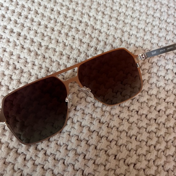 Quay Australia Backstage Pass Sunglasses - Gold and Brown - Picture 6 of 7